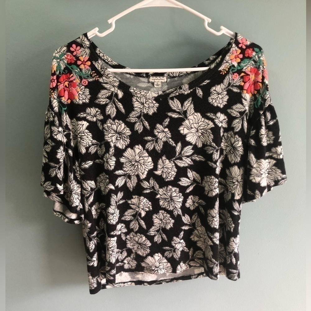 Charming Charlie (Eyeshadow) cropped floral top small